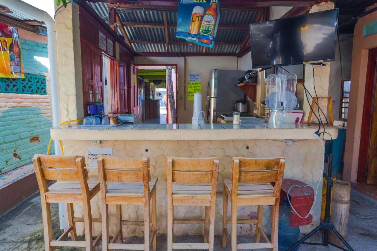 Hostal Los Chamos San Juan del Sur Exteriör bild